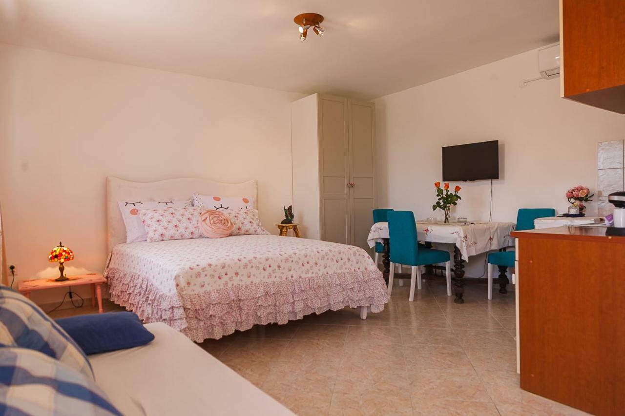 Castello Flower Apartment Kaštela Buitenkant foto
